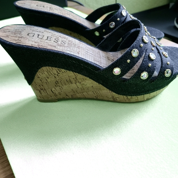 GUESS Slip On Sandal - Picture 2 of 5